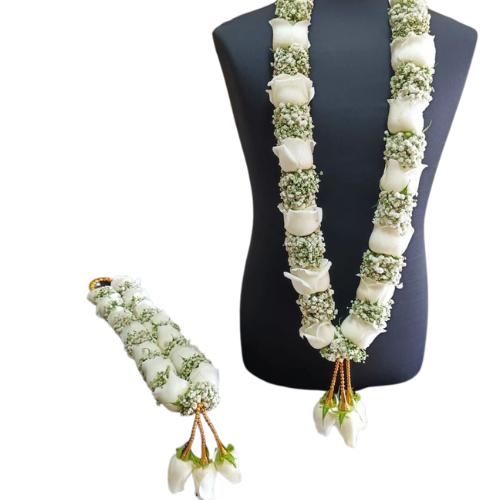 "Fresh white rose garland with baby’s breath – traditional phoolon ki mala for weddings and engagements in Pakistan"